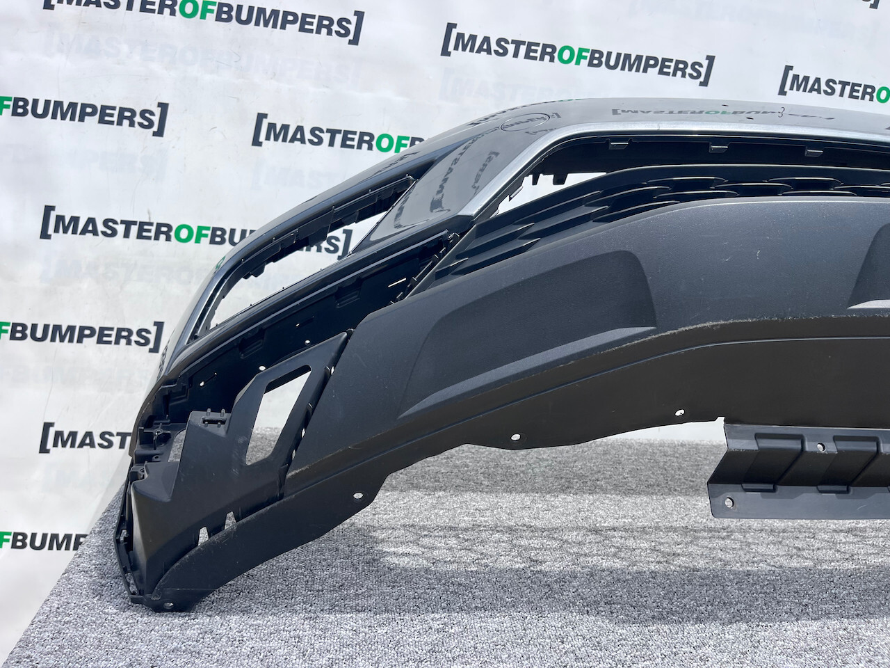 VW Tiguan Se Mk2 Suv 2016-2019 Front Bumper 4 Pdc No Jets Genuine [v799]