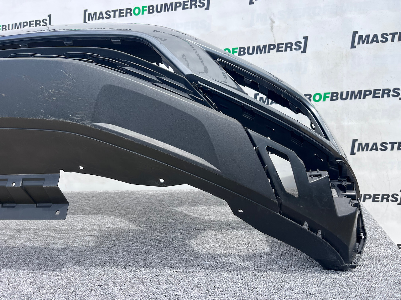 VW Tiguan Se Mk2 Suv 2016-2019 Front Bumper 4 Pdc No Jets Genuine [v799]