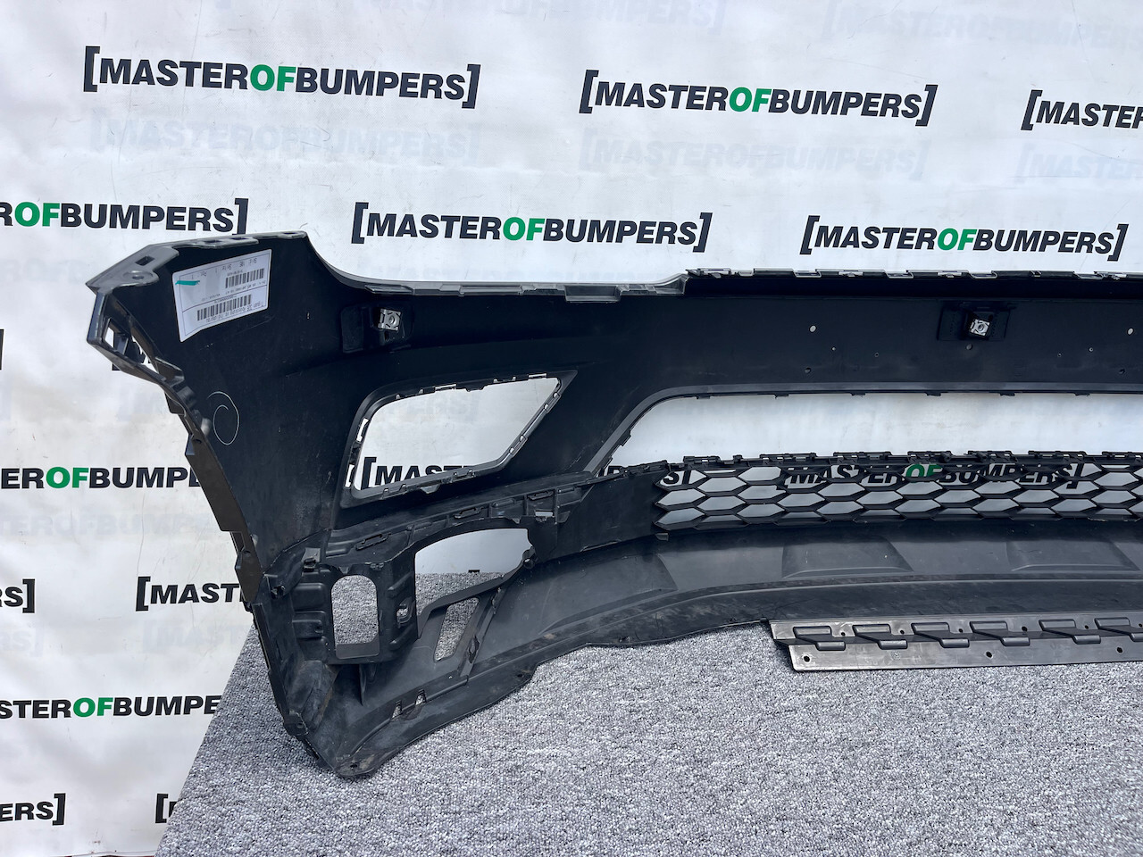 VW Tiguan Se Mk2 Suv 2016-2019 Front Bumper 4 Pdc No Jets Genuine [v799]