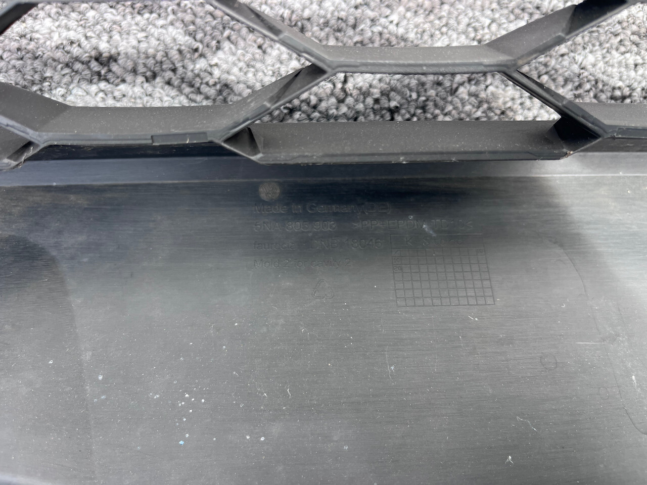 VW Tiguan Se Mk2 Suv 2016-2019 Front Bumper 4 Pdc No Jets Genuine [v799]