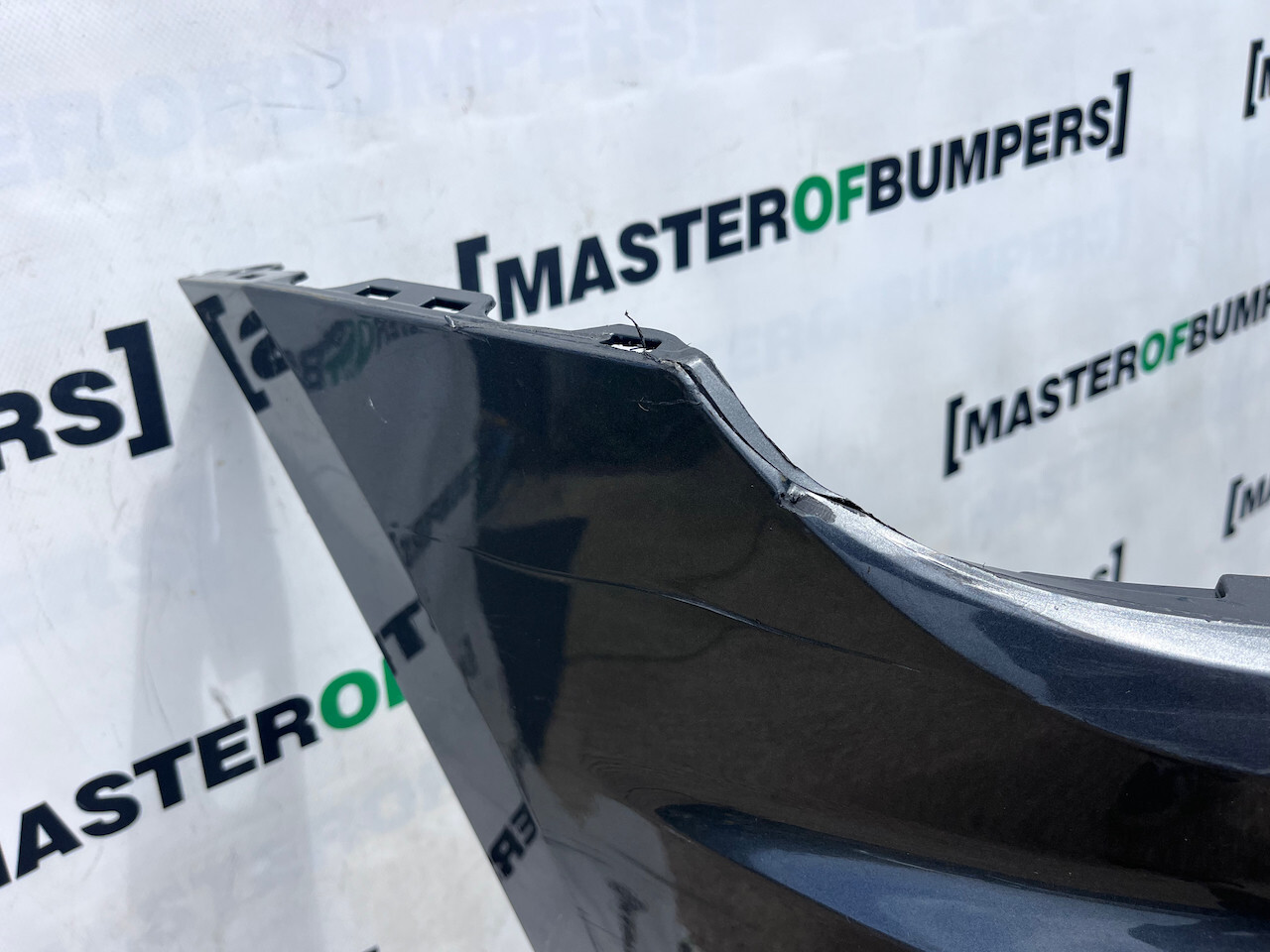 VW Tiguan Se Mk2 Suv 2016-2019 Front Bumper 4 Pdc No Jets Genuine [v799]