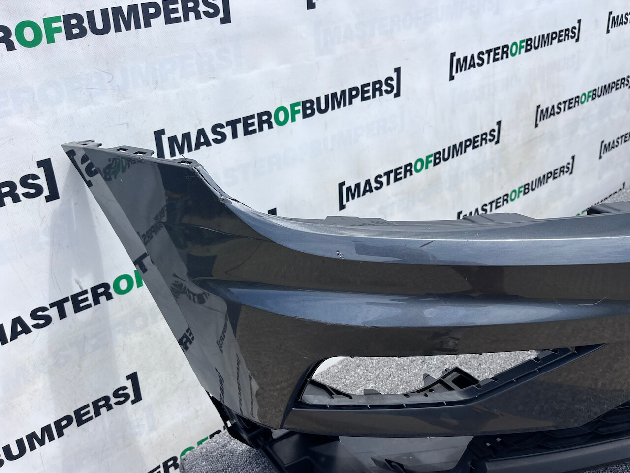 VW Tiguan Se Mk2 Suv 2016-2019 Front Bumper 4 Pdc No Jets Genuine [v799]