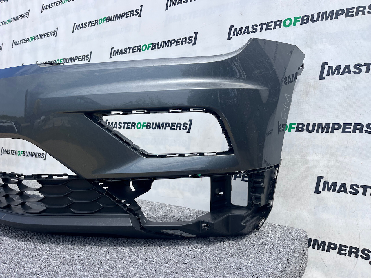 VW Tiguan Se Mk2 Suv 2016-2019 Front Bumper 4 Pdc No Jets Genuine [v799]