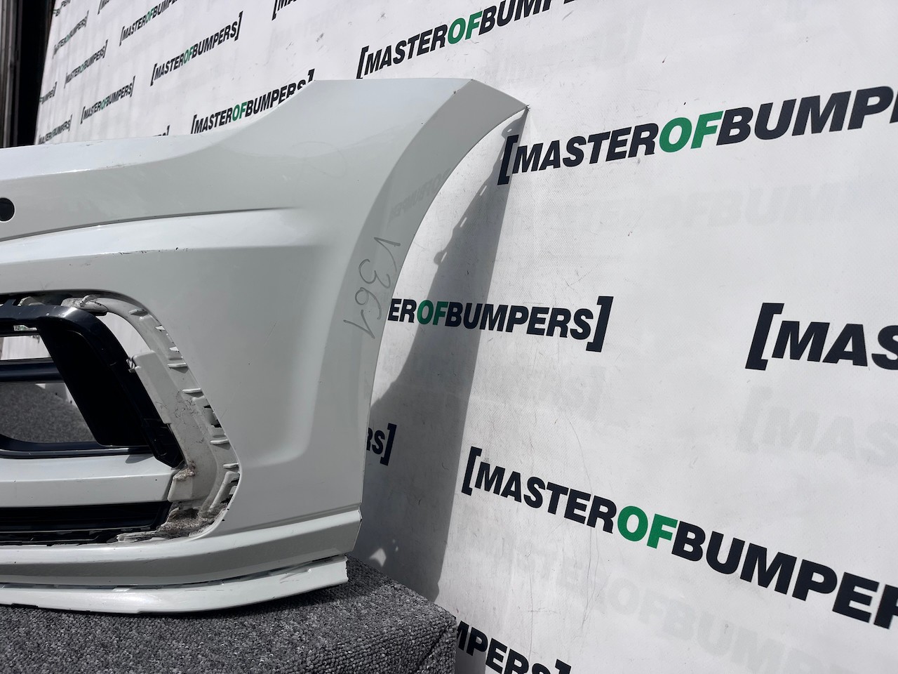 VW Golf R Line Mk7.5 Hatchba 2017-2019 Front Bumper 4 Pdc No Jets Genuine [v361]
