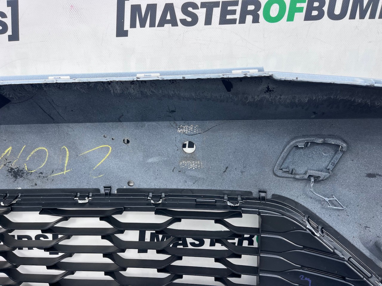 VW Golf R Line Mk7.5 Hatchba 2017-2019 Front Bumper 4 Pdc No Jets Genuine [v361]