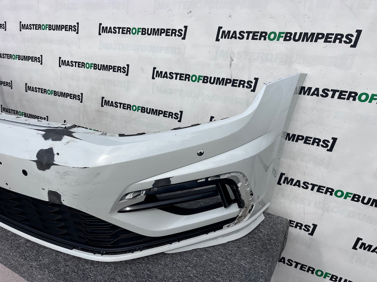 VW Golf R Line Mk7.5 Hatchba 2017-2019 Front Bumper 4 Pdc No Jets Genuine [v361]