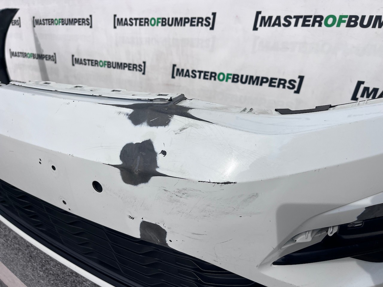 VW Golf R Line Mk7.5 Hatchba 2017-2019 Front Bumper 4 Pdc No Jets Genuine [v361]