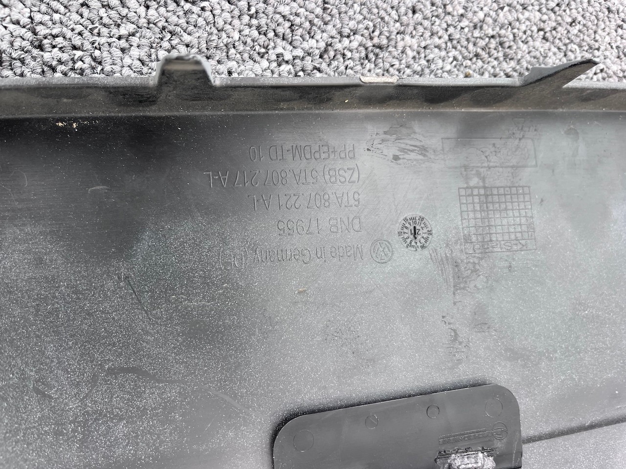 VW Touran Mk2 Mpv 2015-2022 Front Bumper In Primer No Pdc +jets Genuine [v155]