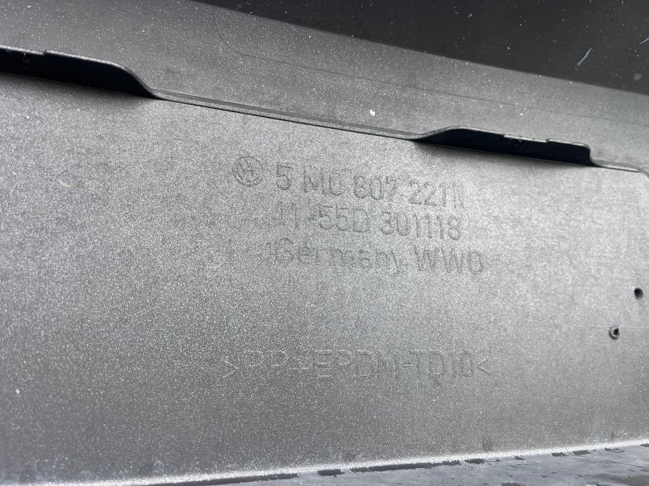 VW Golf Plus Se Mpv 2009-2013 Front Bumper 6 Pdc + Jet Genuine [v381]