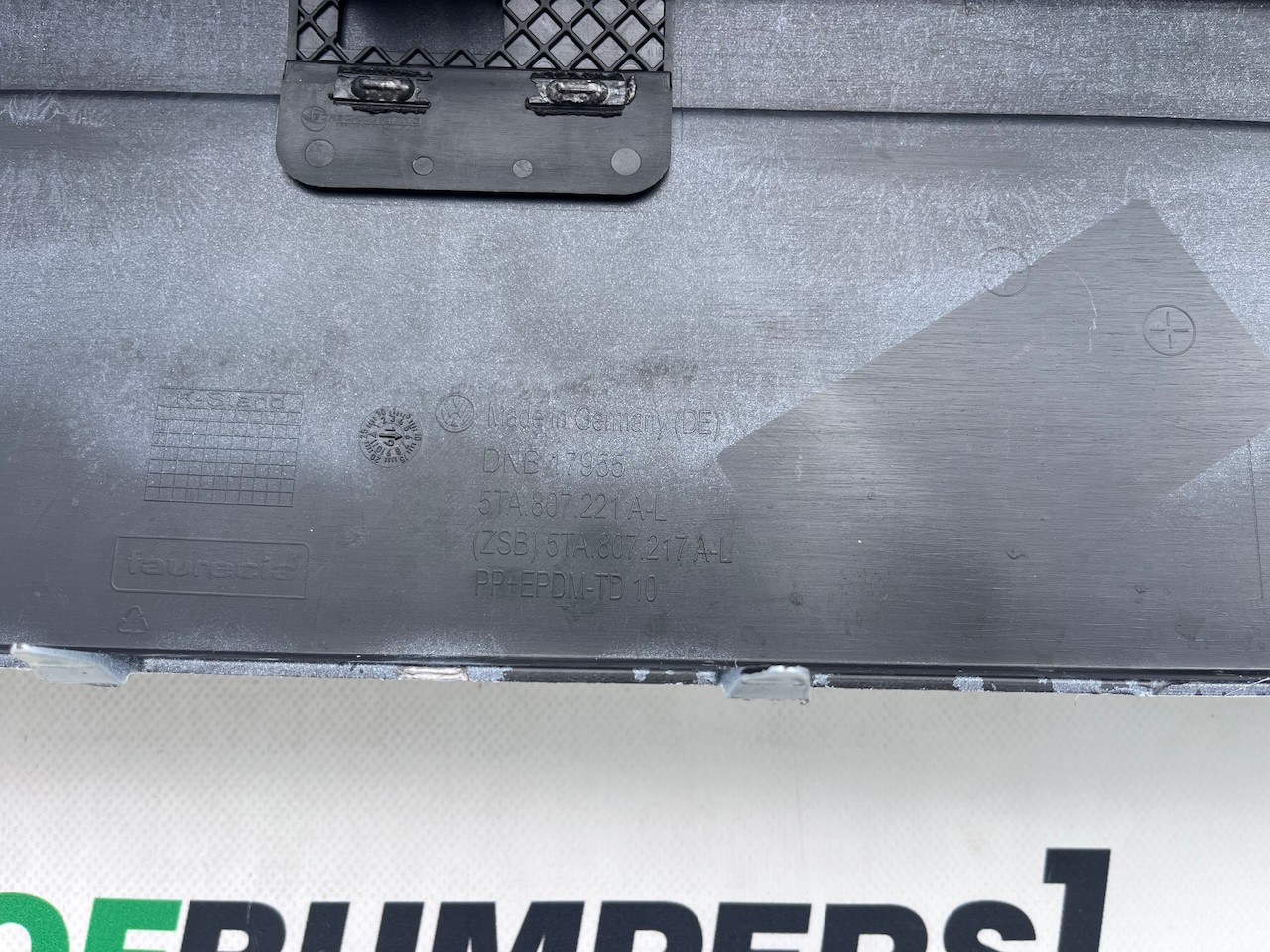 VW Touran Highline Sel Mk2 2015-2021 Front Bumper 4 Pdc + Jets Genuine [v379]