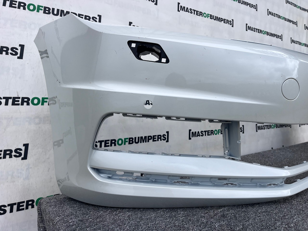 VW Touran Highline Sel Mk2 2015-2021 Front Bumper 4 Pdc + Jets Genuine [v379]