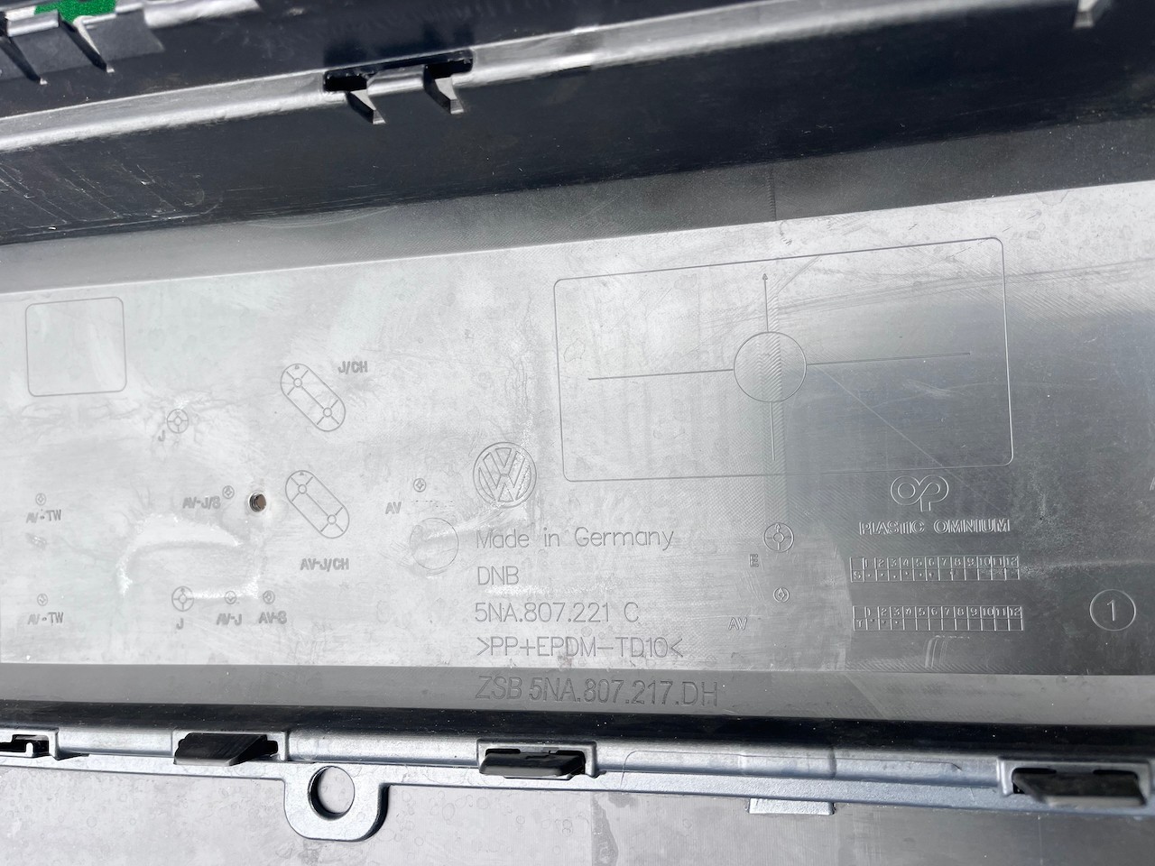 VW Tiguan Elegance Life Mk2 Lift 2021-2023 Front Bumper 4 Pdc Genuine [v369]