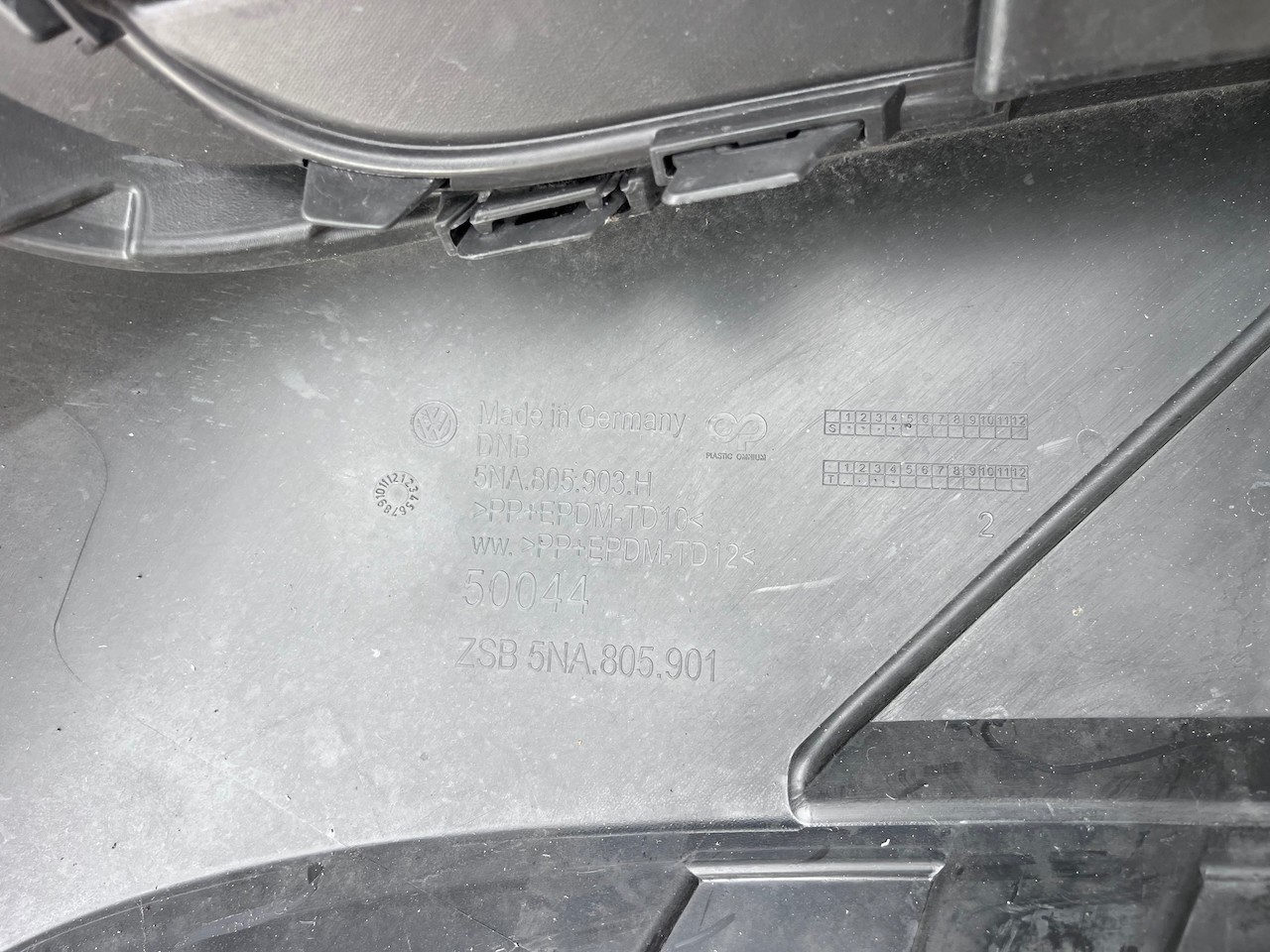 VW Tiguan Elegance Life Mk2 Lift 2021-2023 Front Bumper 4 Pdc Genuine [v369]