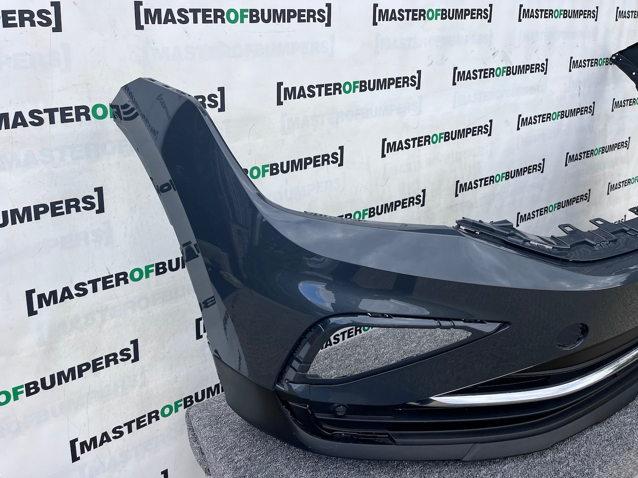 VW Tiguan Elegance Life Mk2 Lift 2021-2023 Front Bumper 4 Pdc Genuine [v369]