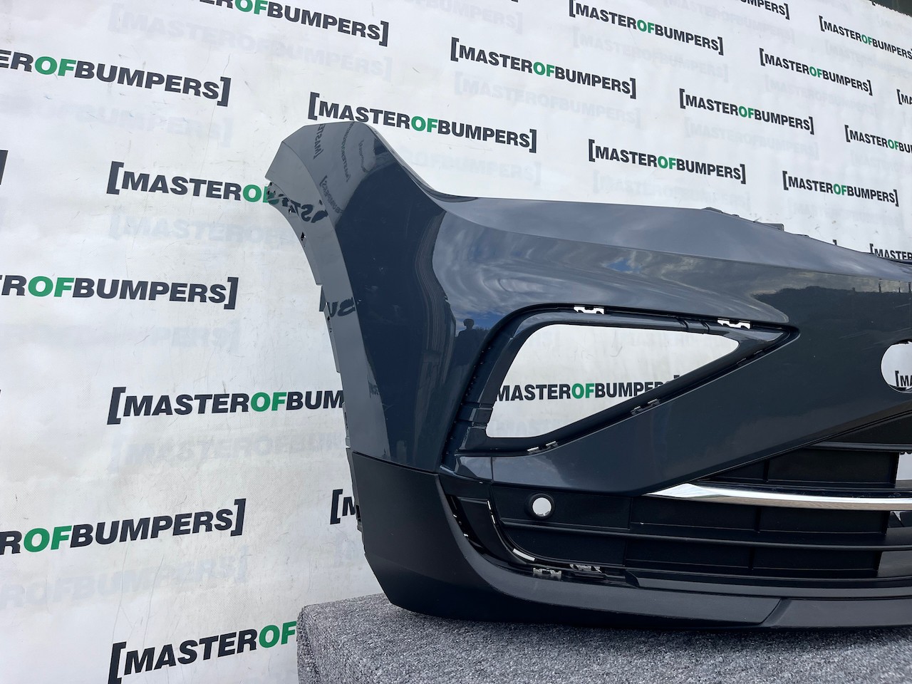 VW Tiguan Elegance Life Mk2 Lift 2021-2023 Front Bumper 4 Pdc Genuine [v369]