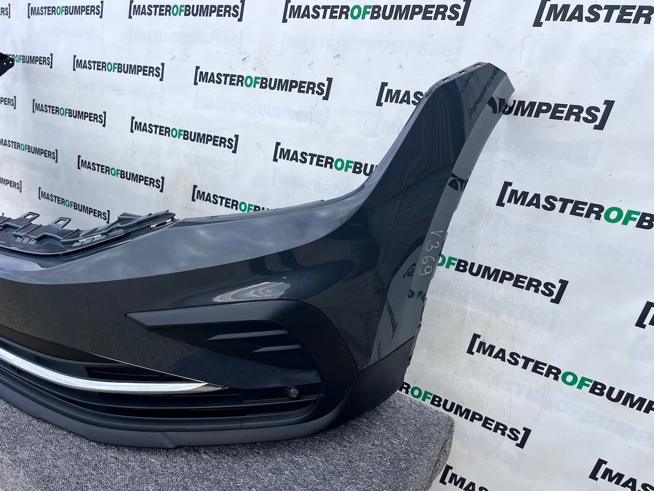 VW Tiguan Elegance Life Mk2 Lift 2021-2023 Front Bumper 4 Pdc Genuine [v369]