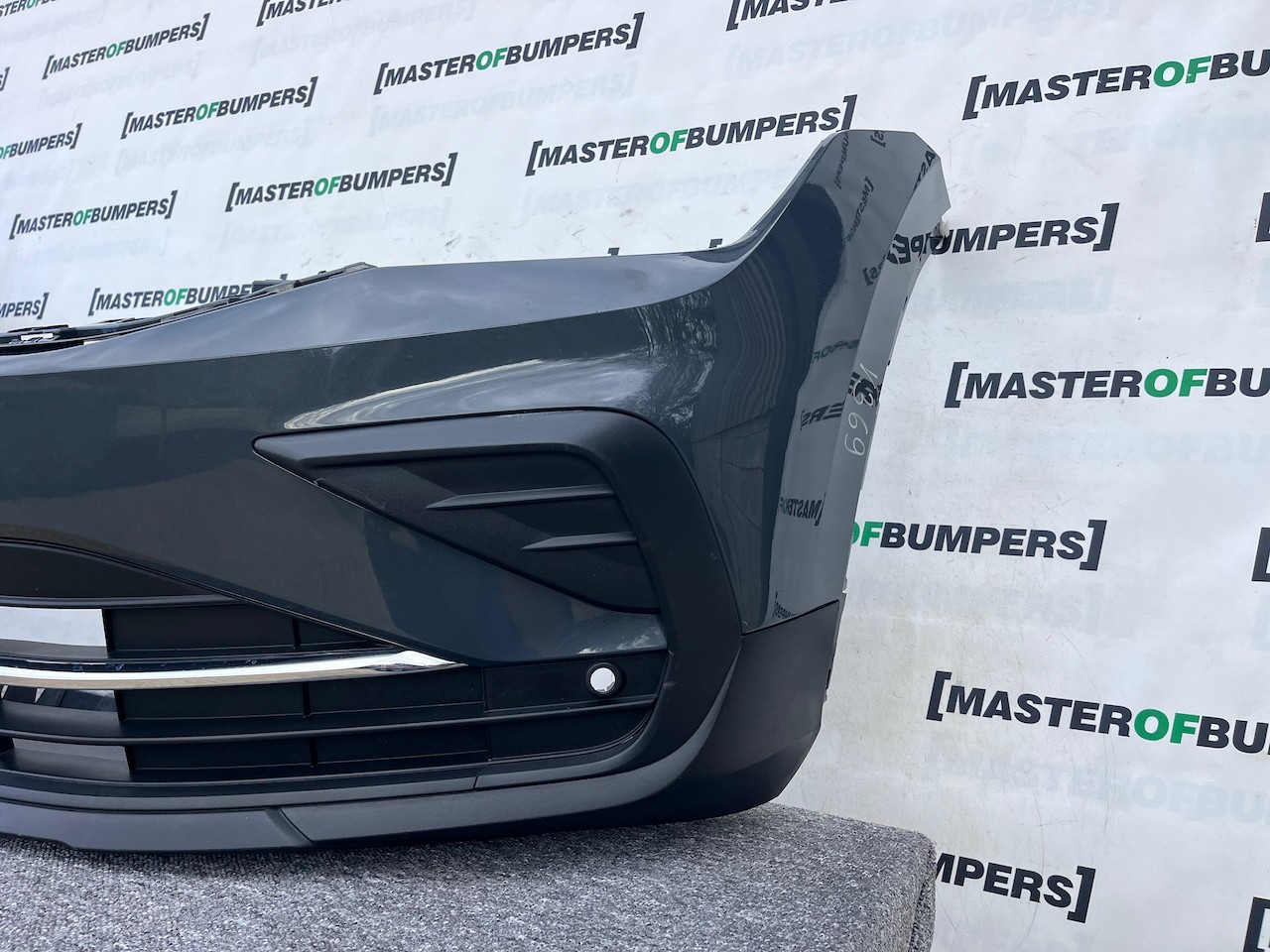 VW Tiguan Elegance Life Mk2 Lift 2021-2023 Front Bumper 4 Pdc Genuine [v369]