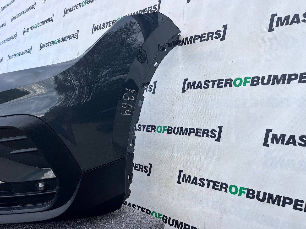 VW Tiguan Elegance Life Mk2 Lift 2021-2023 Front Bumper 4 Pdc Genuine [v369]