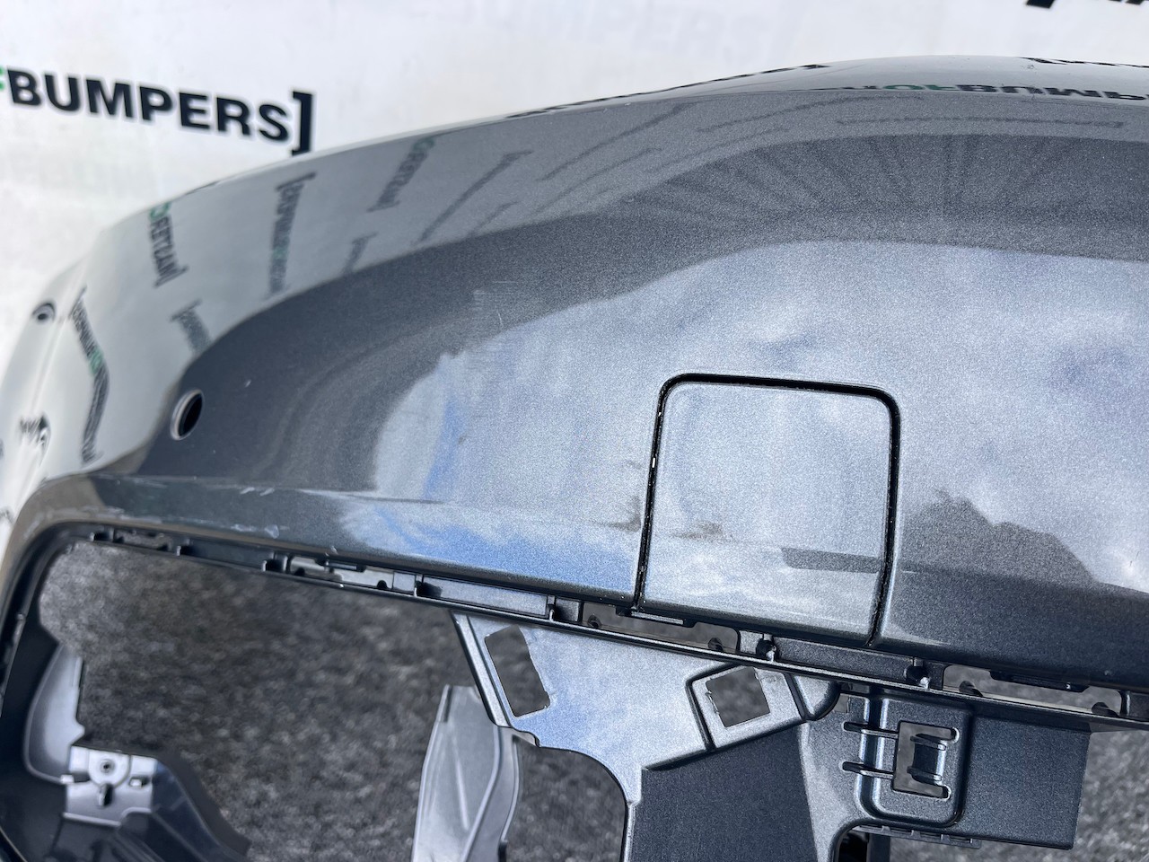 VW Polo Se Bluemotion 6c 2014-2017 Front Bumper 4 Pdc No Jets Genuine [v383]