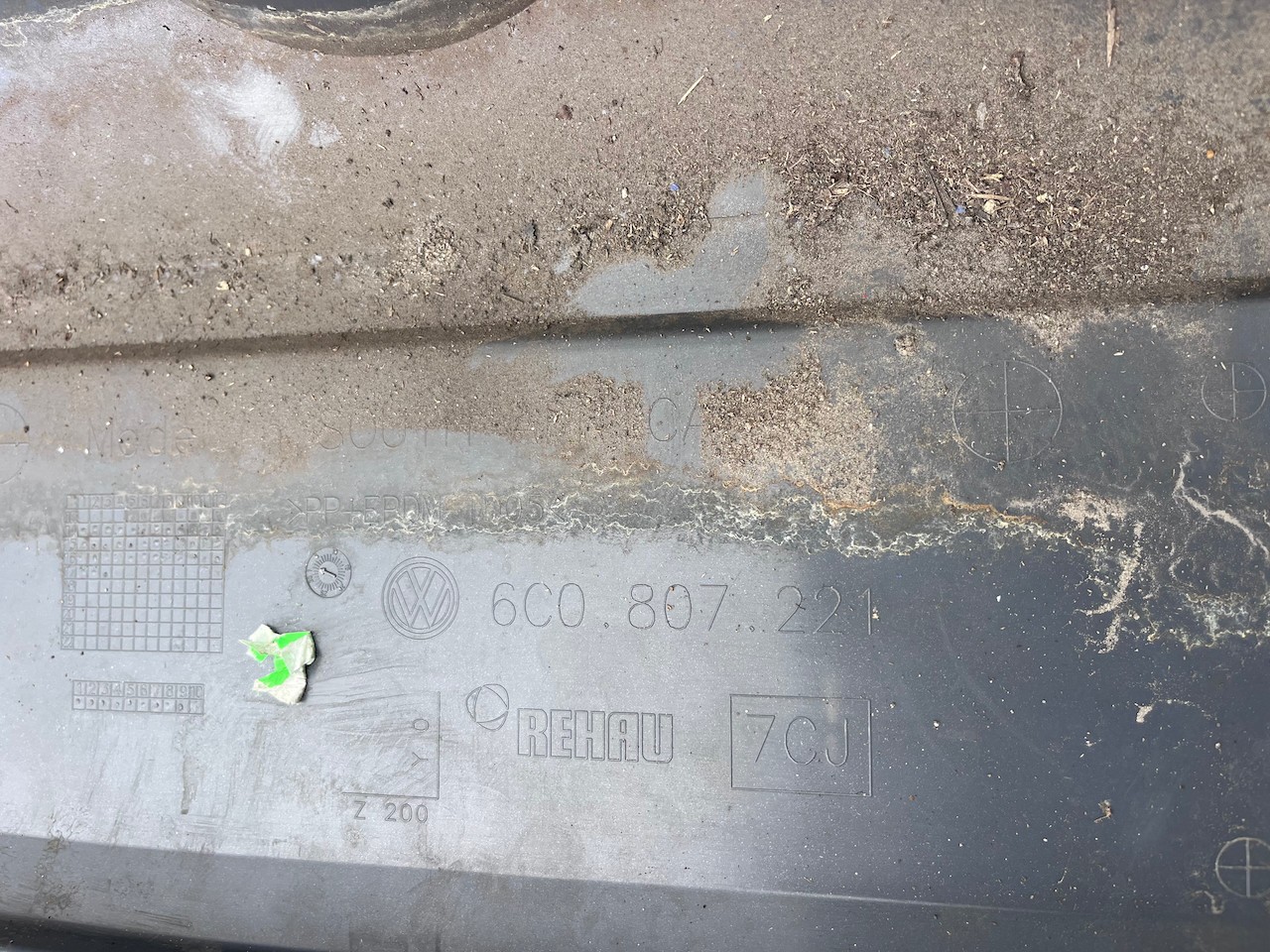 VW Polo Se Bluemotion 6c 2014-2017 Front Bumper 4 Pdc No Jets Genuine [v383]