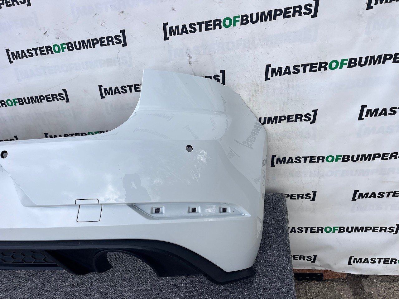 VW Golf Gti Gtd Mk7.5 Lift Hatchback 2017-2019 Rear Bumper 4 Pdc Genuine [v393]