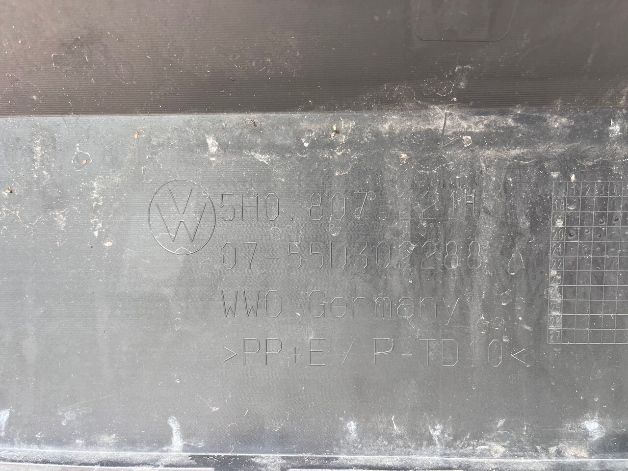 VW Golf Life Se Mk8 Hatchback 2020-2024 Front Bumper Black Genuine [v64]