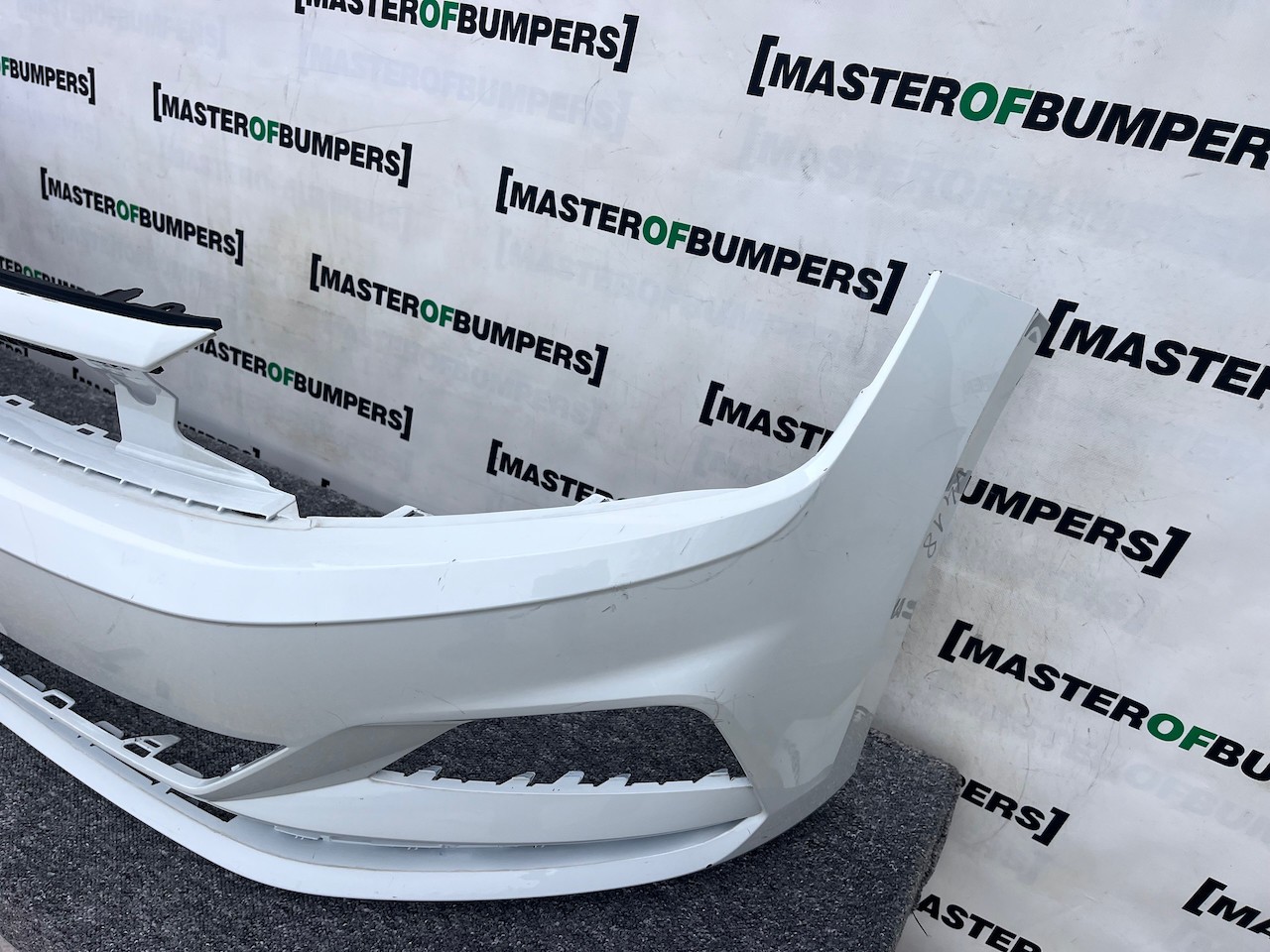 VW Polo Bluemotion Hatchback 2017-2021 Front Bumper No Pdc Genuine [v418]
