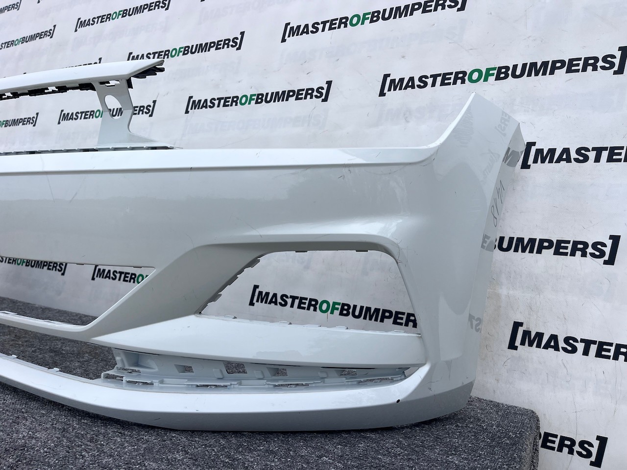 VW Polo Bluemotion Hatchback 2017-2021 Front Bumper No Pdc Genuine [v418]