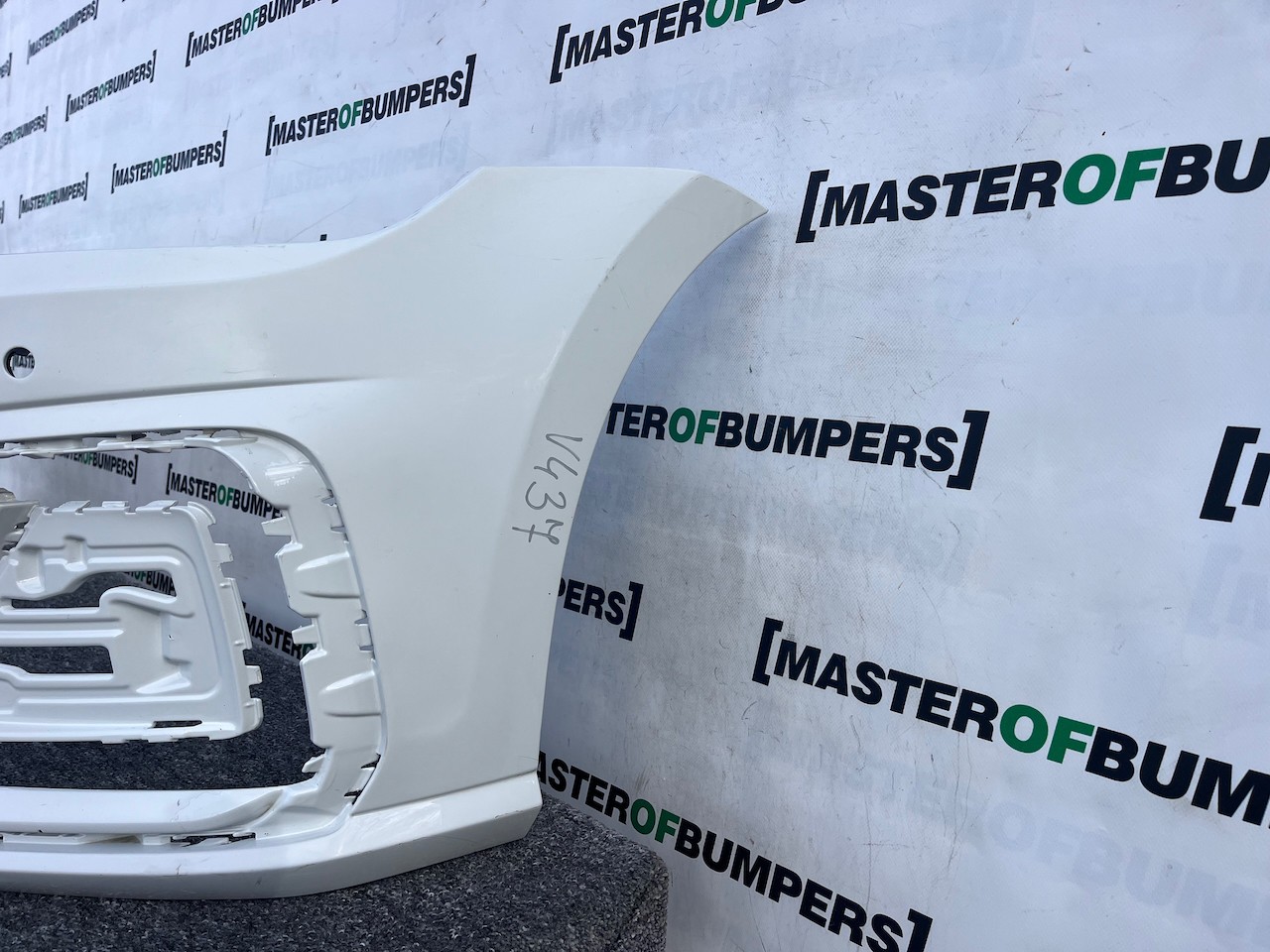 VW Golf Gte Hybrid Mk7.5 Hatchb 2017-2019 Front Bumper 4 Pdc Jets Genuine [v437]