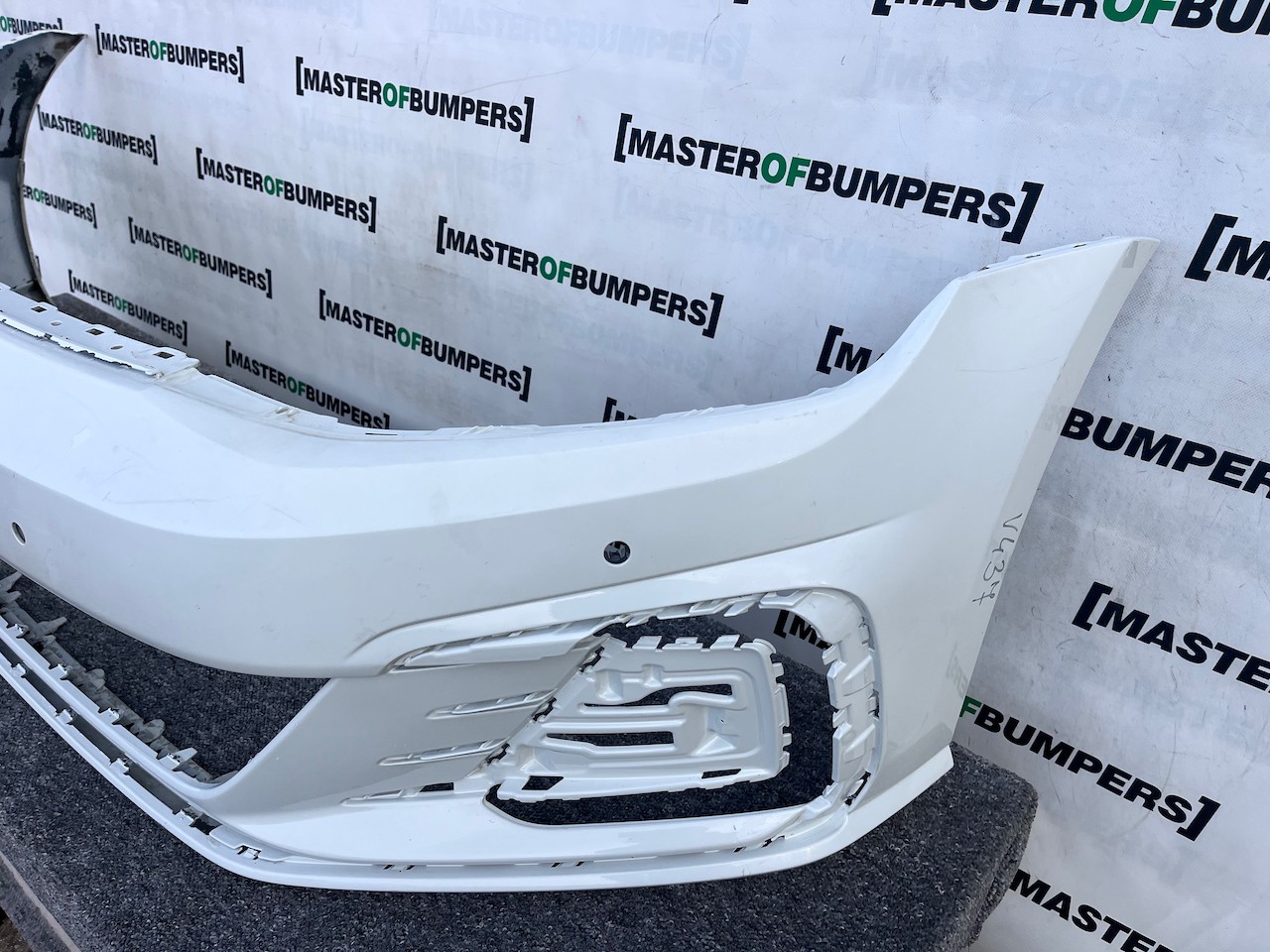 VW Golf Gte Hybrid Mk7.5 Hatchb 2017-2019 Front Bumper 4 Pdc Jets Genuine [v437]