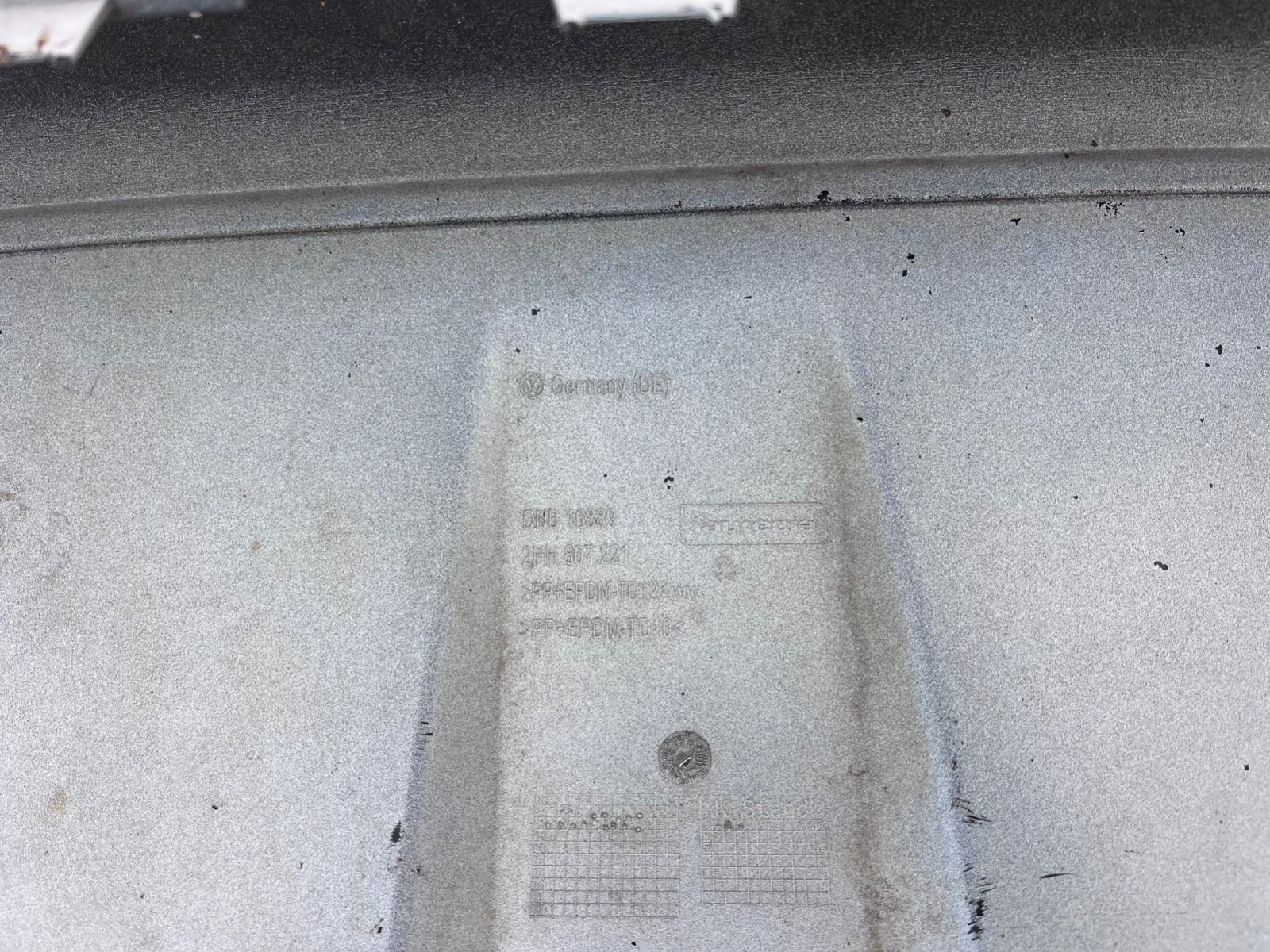 VW Amarok Mk1 Pre-facelift 2010-2015 Front Bumper 4 Pdc Genuine [v459]