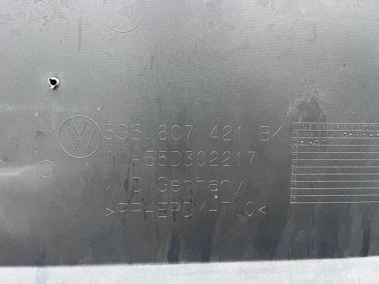 VW Golf Se Hatchback Mk7.5 (mk7 Lift) 2017-2020 Rear Bumper 4 Pdc Genuine [v475]