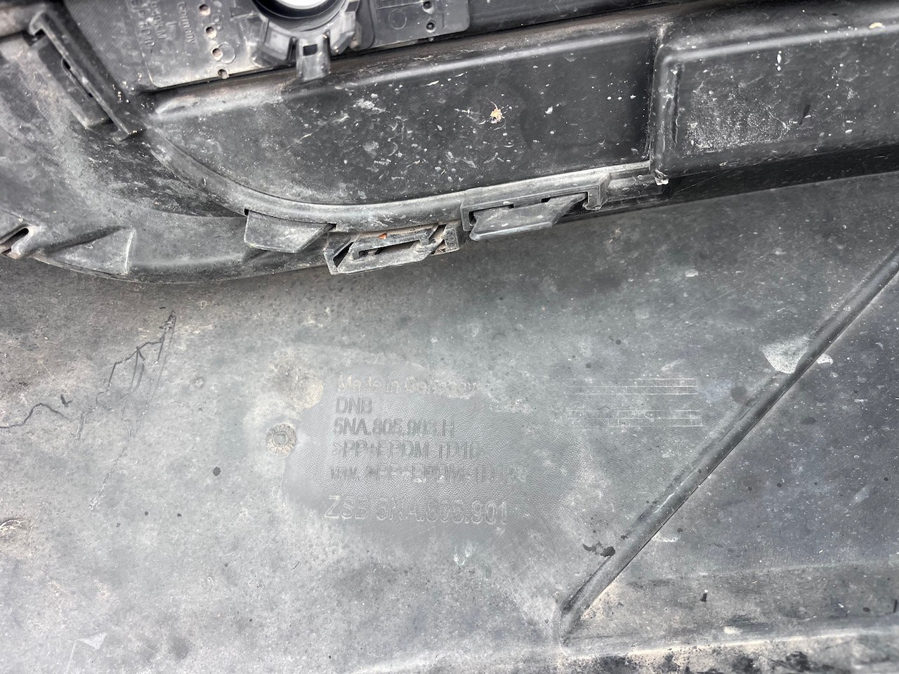 VW Tiguan Elegance Life Mk2 Lift 2021-2023 Front Bumper 6 Pdc Genuine [v458]