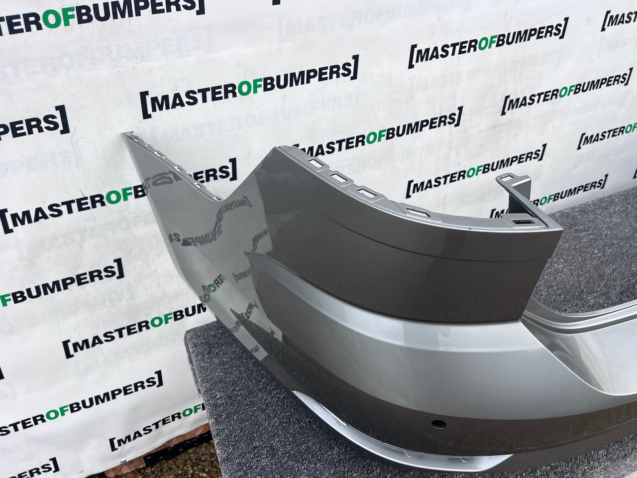 VW Golf R Line Gt Estate Only Mk7.5 2017-2019 Rear Bumper 6 Pdc Genuine [v463]