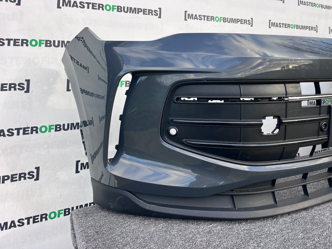 VW Tiguan Life Match Mk3 Estate 2024-on Front Bumper 4 Pdc Genuine [v472]