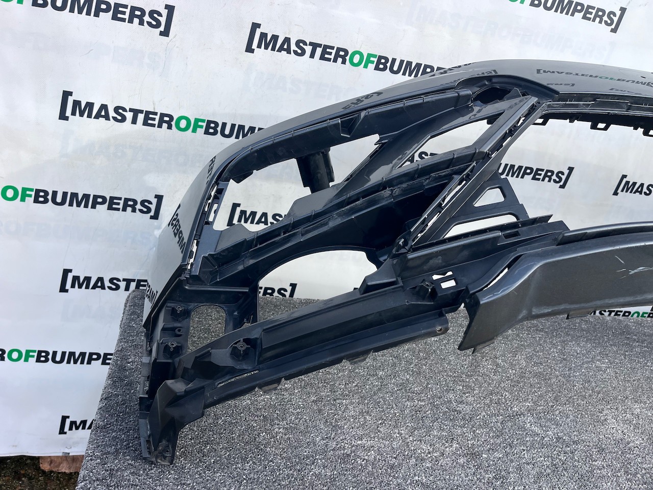 VW Tiguan R Line Mk2 Suv 2016-2019 Front Bumper 4 Pdc + Jets Genuine [v485]