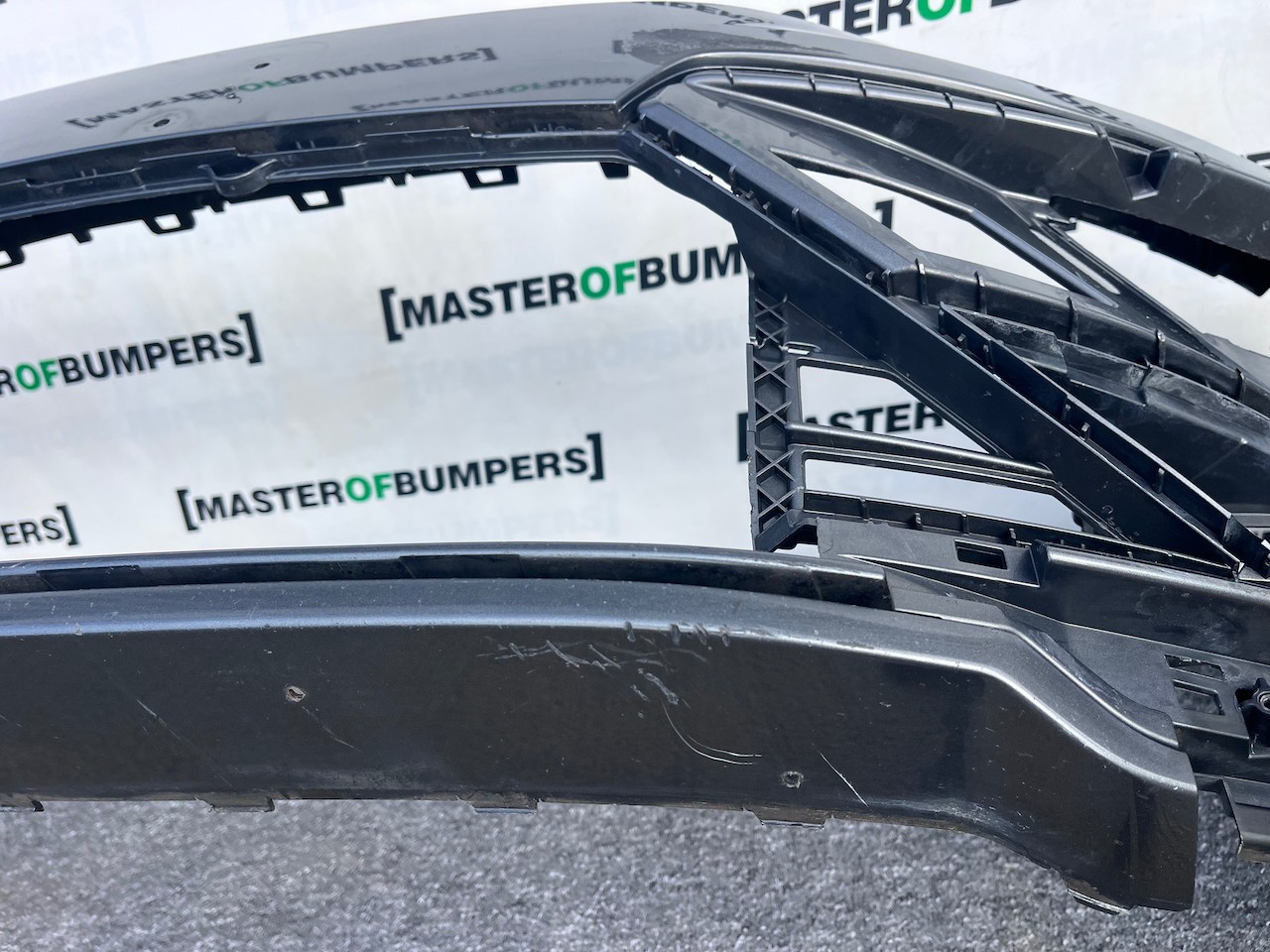 VW Tiguan R Line Mk2 Suv 2016-2019 Front Bumper 4 Pdc + Jets Genuine [v485]