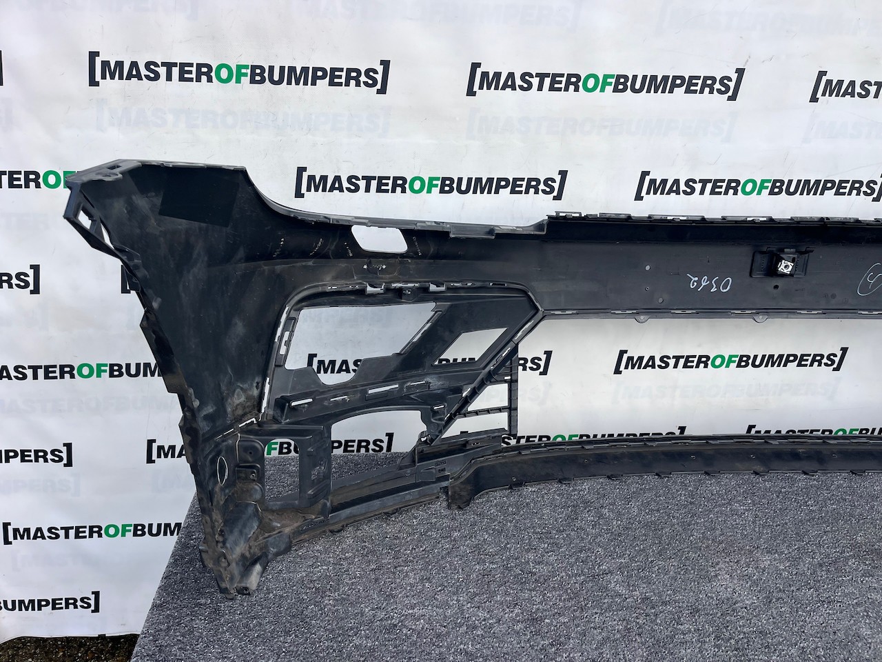 VW Tiguan R Line Mk2 Suv 2016-2019 Front Bumper 4 Pdc + Jets Genuine [v485]