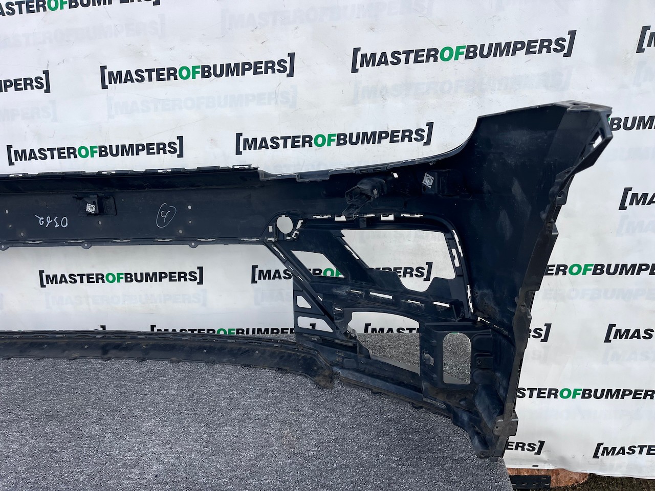 VW Tiguan R Line Mk2 Suv 2016-2019 Front Bumper 4 Pdc + Jets Genuine [v485]