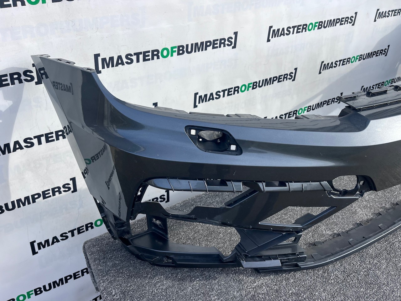 VW Tiguan R Line Mk2 Suv 2016-2019 Front Bumper 4 Pdc + Jets Genuine [v485]