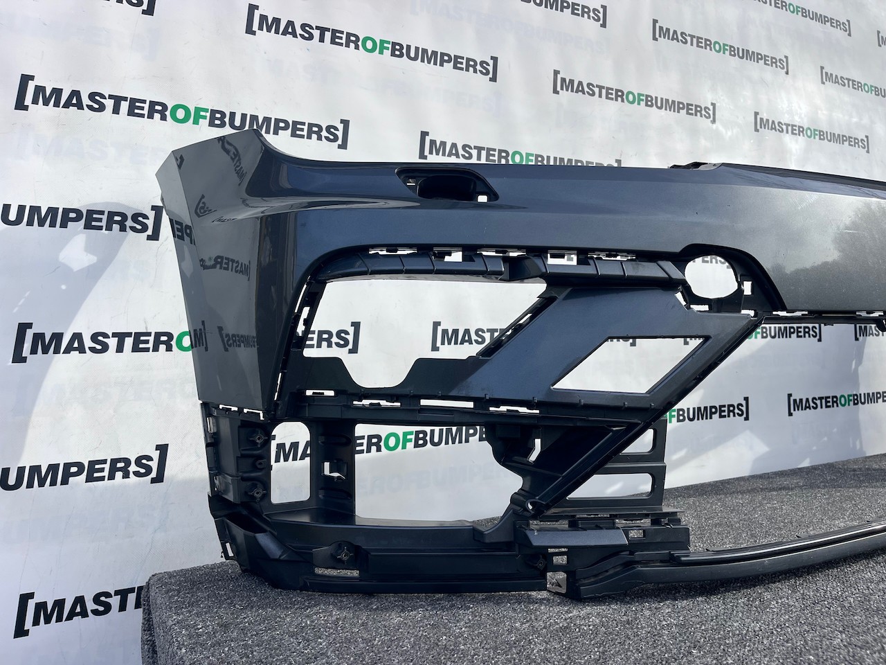 VW Tiguan R Line Mk2 Suv 2016-2019 Front Bumper 4 Pdc + Jets Genuine [v485]