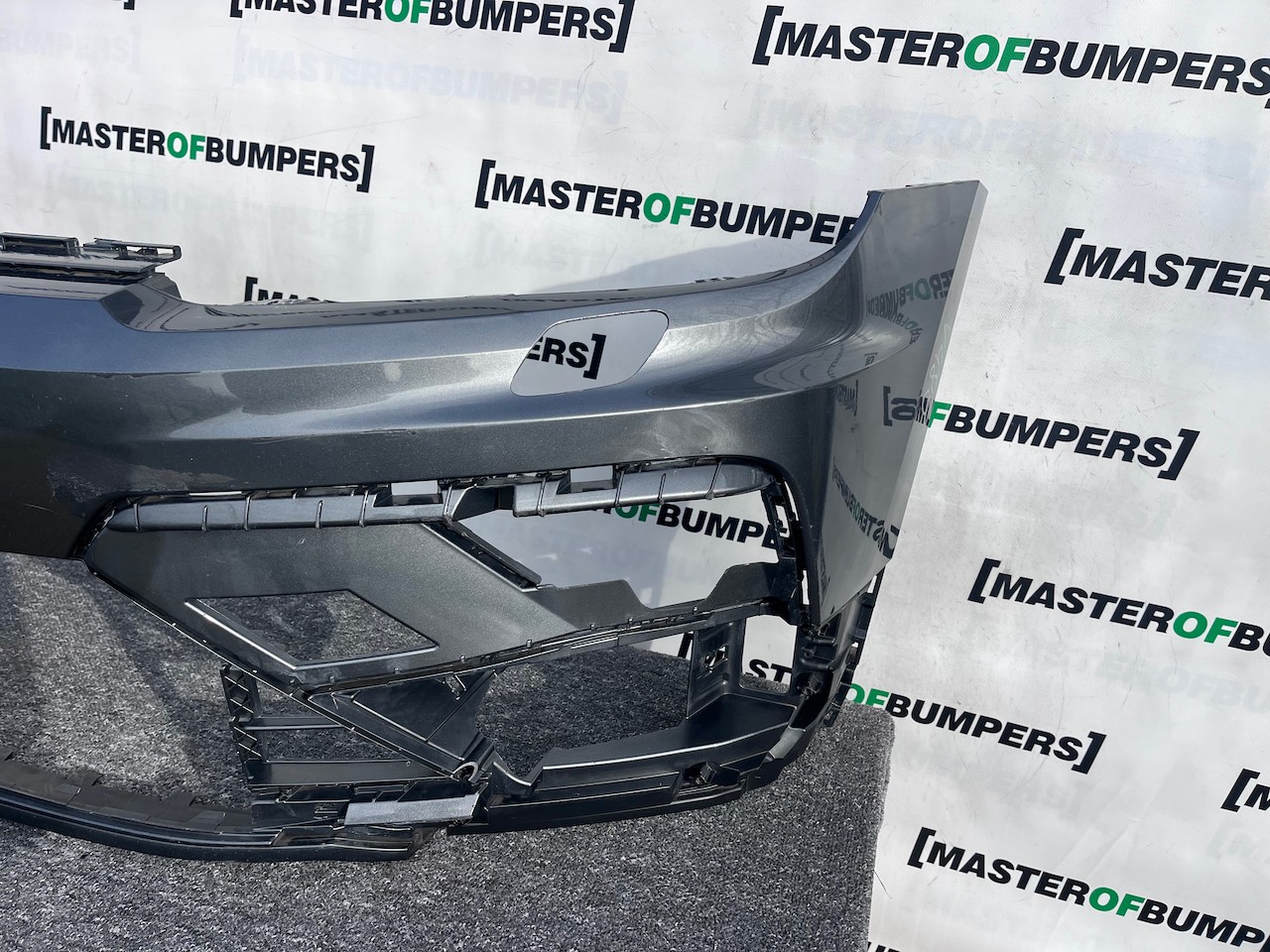 VW Tiguan R Line Mk2 Suv 2016-2019 Front Bumper 4 Pdc + Jets Genuine [v485]