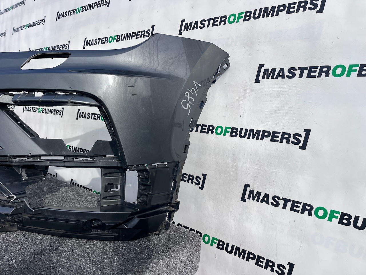 VW Tiguan R Line Mk2 Suv 2016-2019 Front Bumper 4 Pdc + Jets Genuine [v485]