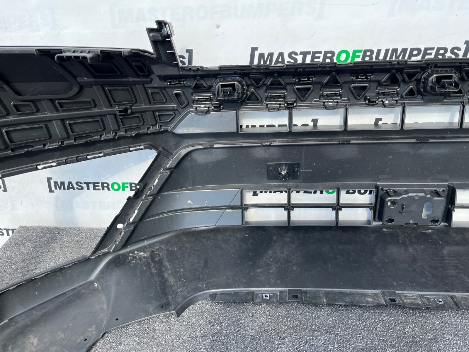 VW Crafter Man Tge Facelift  2023-2026 Front Bumper Genuine [v520]