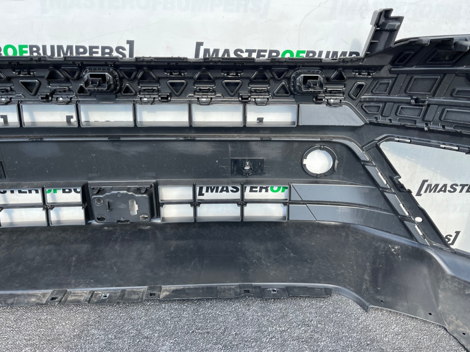 VW Crafter Man Tge Facelift  2023-2026 Front Bumper Genuine [v520]