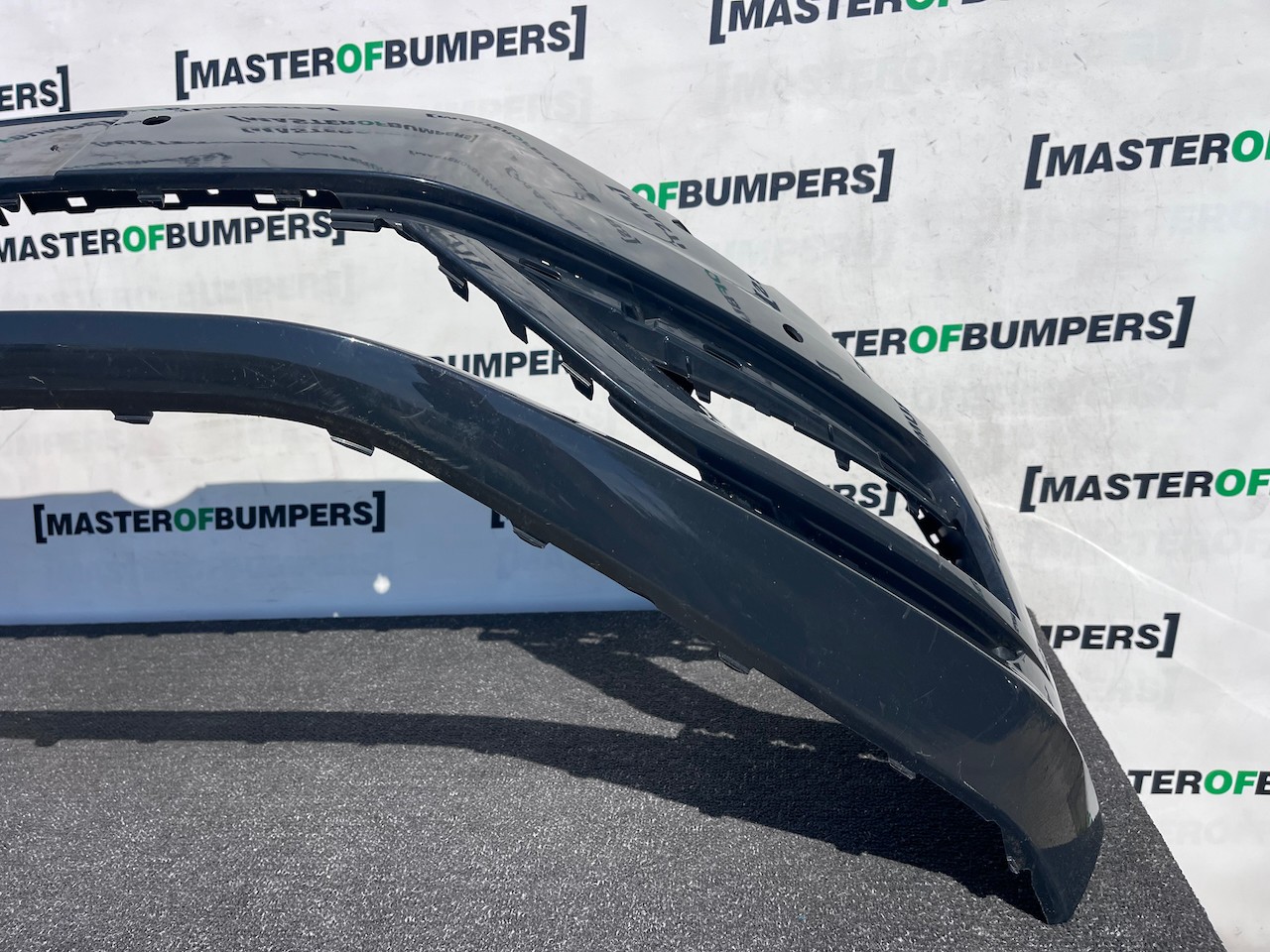 VW Golf Se Mk7.5 Hatchback 2017-2019 Front Bumper 4 Pdc +jets Genuine [v578]