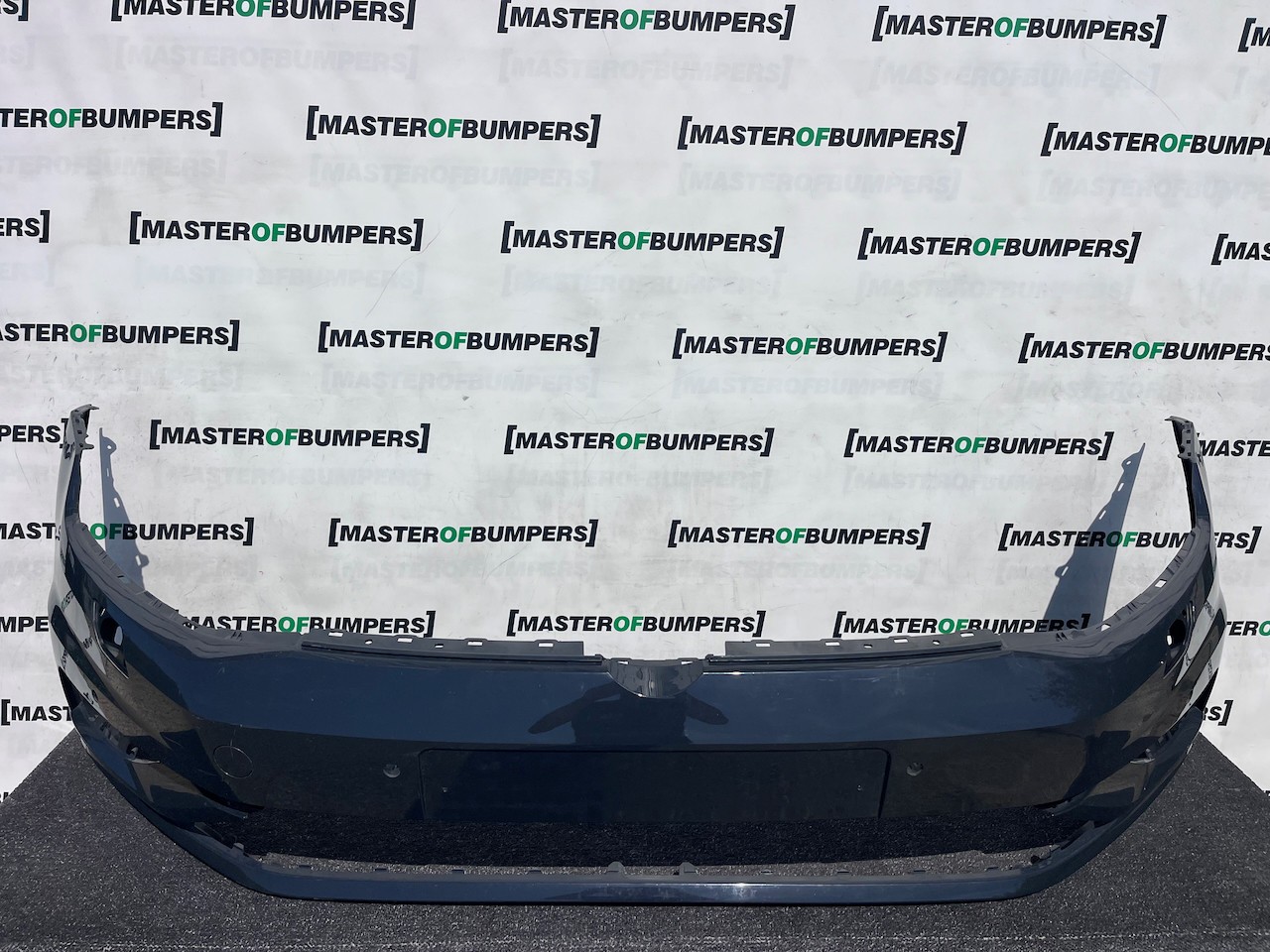 VW Golf Se Mk7.5 Hatchback 2017-2019 Front Bumper 4 Pdc +jets Genuine [v578]