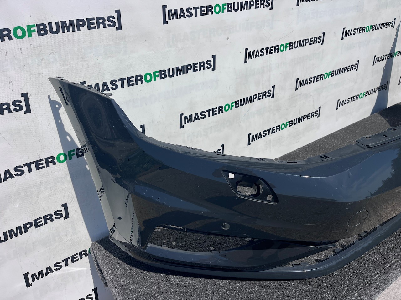 VW Golf Se Mk7.5 Hatchback 2017-2019 Front Bumper 4 Pdc +jets Genuine [v578]