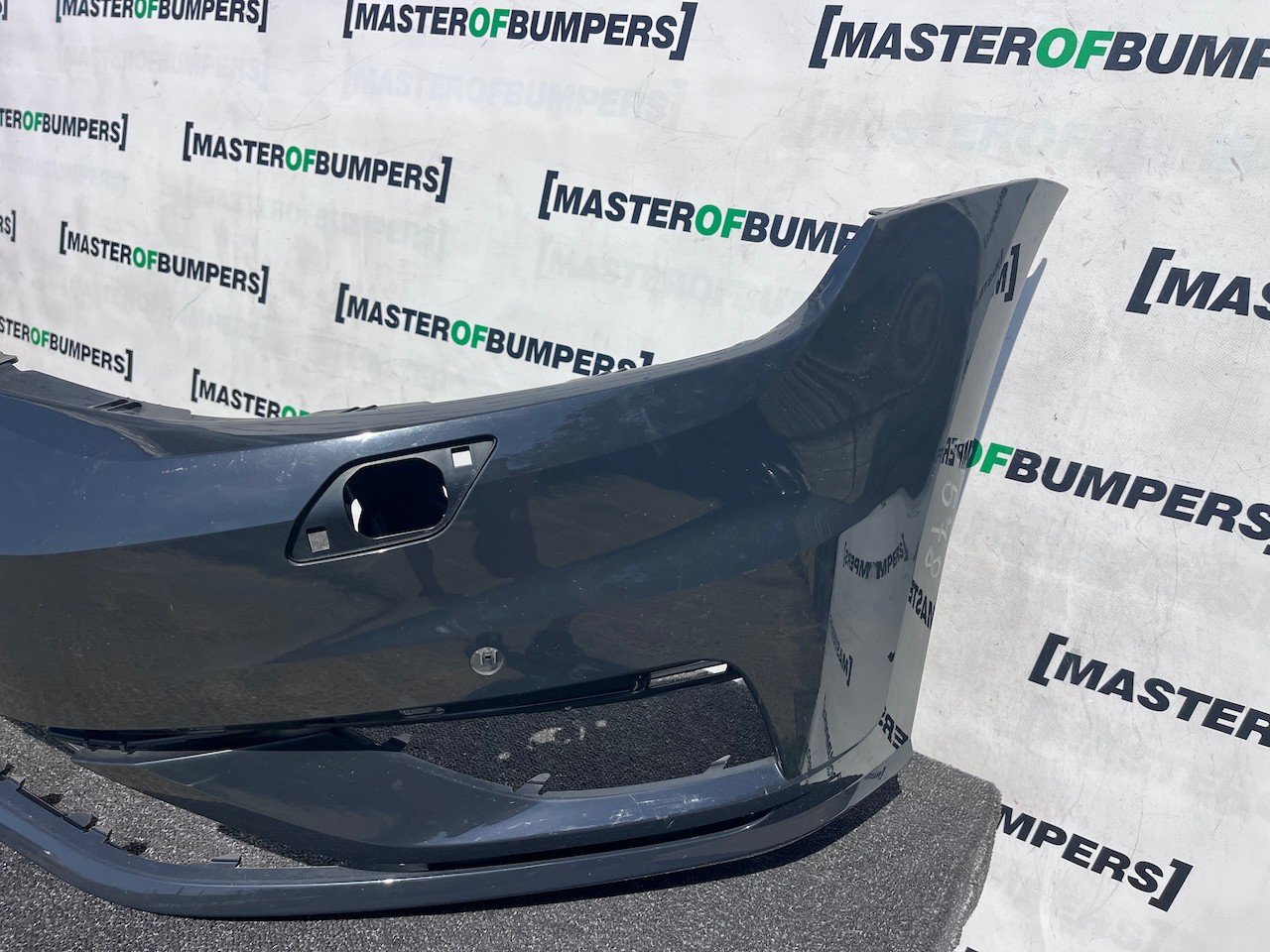 VW Golf Se Mk7.5 Hatchback 2017-2019 Front Bumper 4 Pdc +jets Genuine [v578]