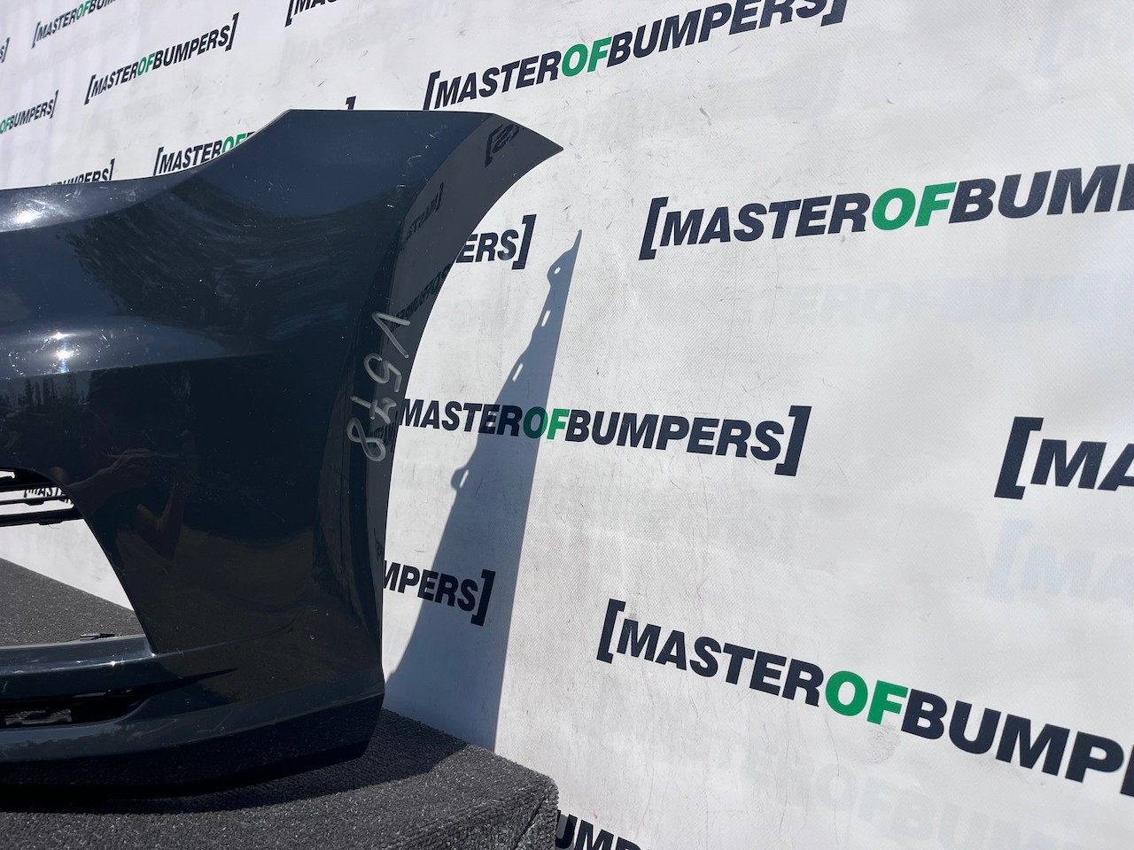 VW Golf Se Mk7.5 Hatchback 2017-2019 Front Bumper 4 Pdc +jets Genuine [v578]